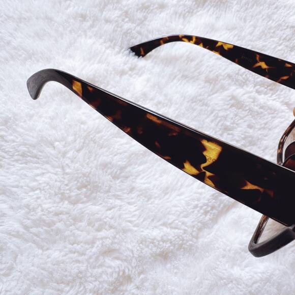 Julia Light Tortoise Brown Square Sunglasses - Picture 5 of 12